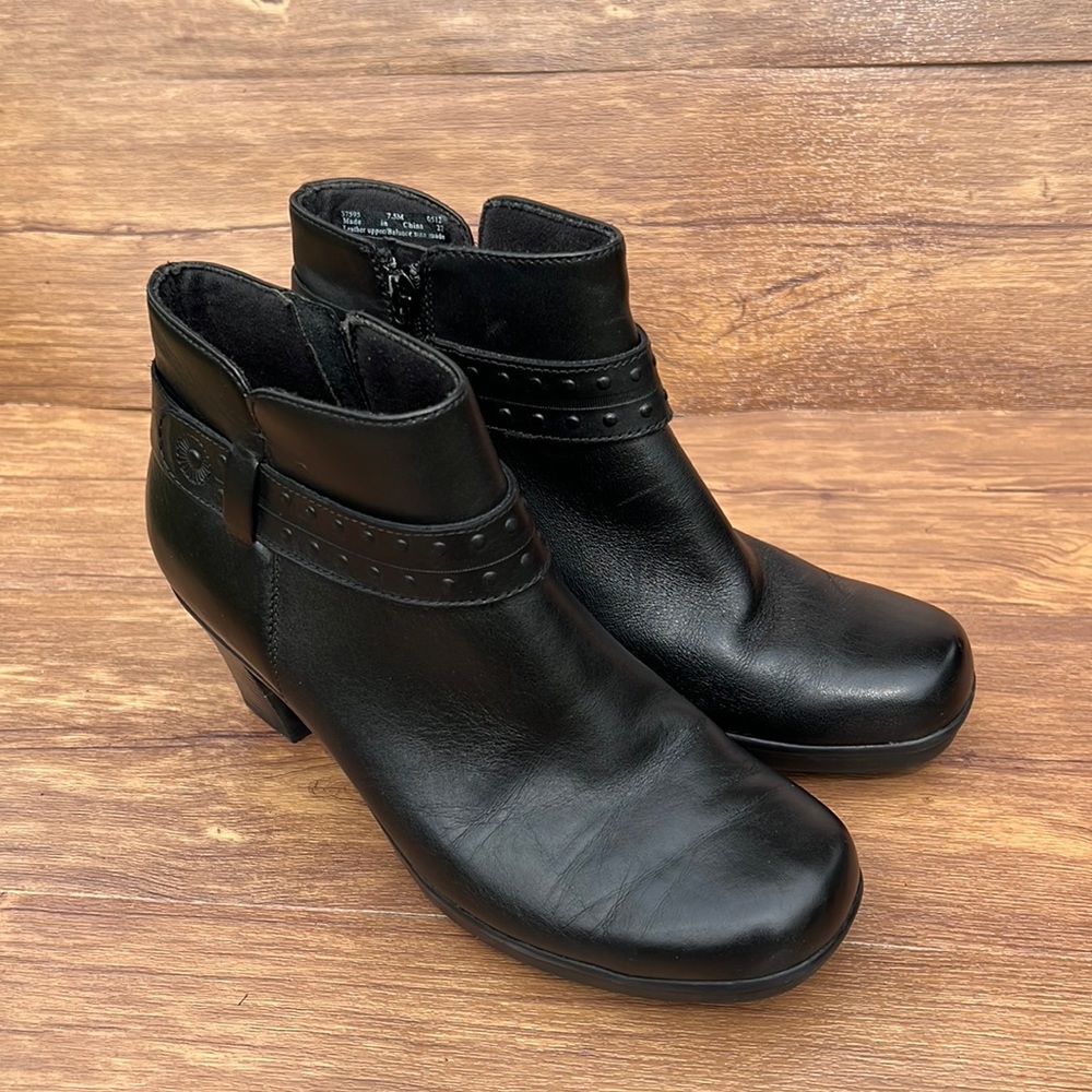 Clarks Bendables Dream Belle  Women's Ankle Booties Boots Sz 7.5 Leather boots